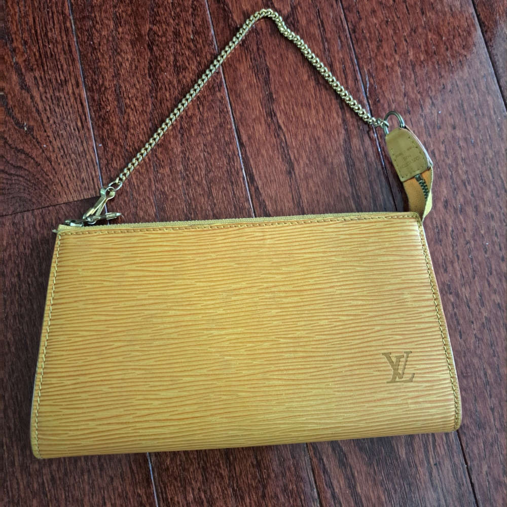 Euc Authenitic Louis Vuttion Epi Yellow Pochette